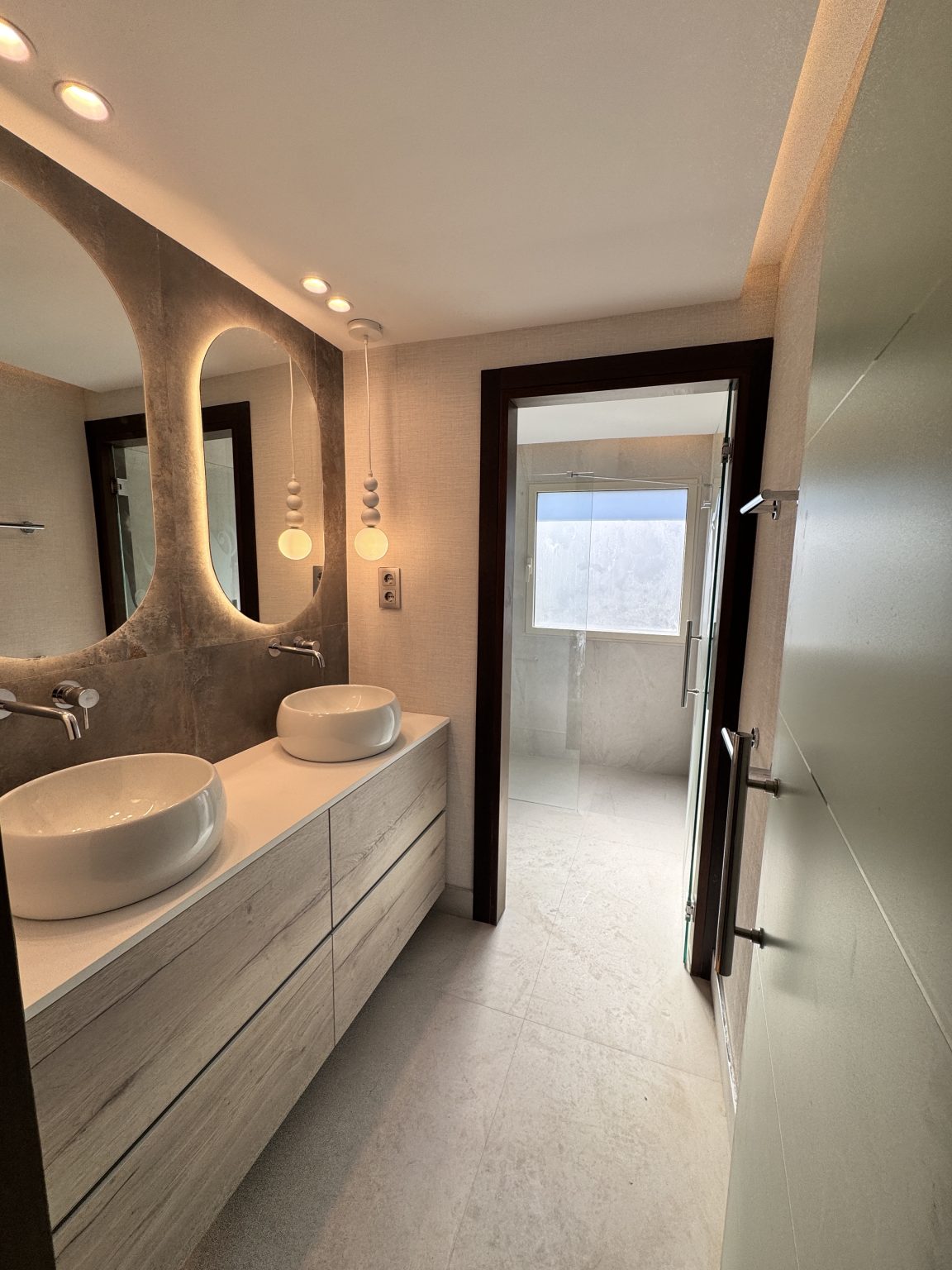 detalle de lavabo doble